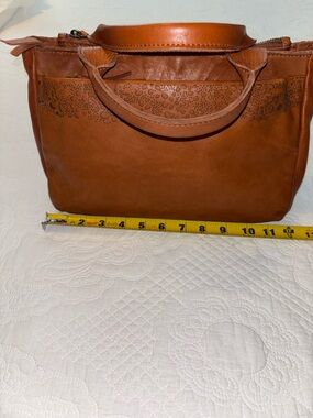 Classic Tan Leather Satchel Handbag - Timeless Women's Tote